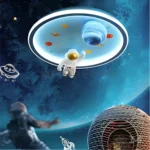 Detalle de cerca mostrando astronauta suspendido y acabado mate.
