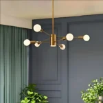 Escena completa de comedor elegante con la Daphne Gold encendida.