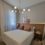 La Daphne Gold instalada en un dormitorio amplio.