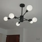 Toma cerrada de la luminaria mostrando acabados y materiales.