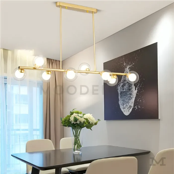 Ambiente de comedor moderno con iluminación Adam Golden.
