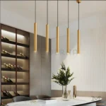 Perspectiva frontal con varias luminarias alineadas.