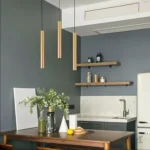 Espacio elegante con plantas decorativas.