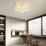 Cocina iluminada con diseño moderno y funcional.