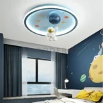 Instalada en habitación temática espacial para niño.