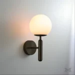 Aplique Ana Black instalado en una pared exterior.