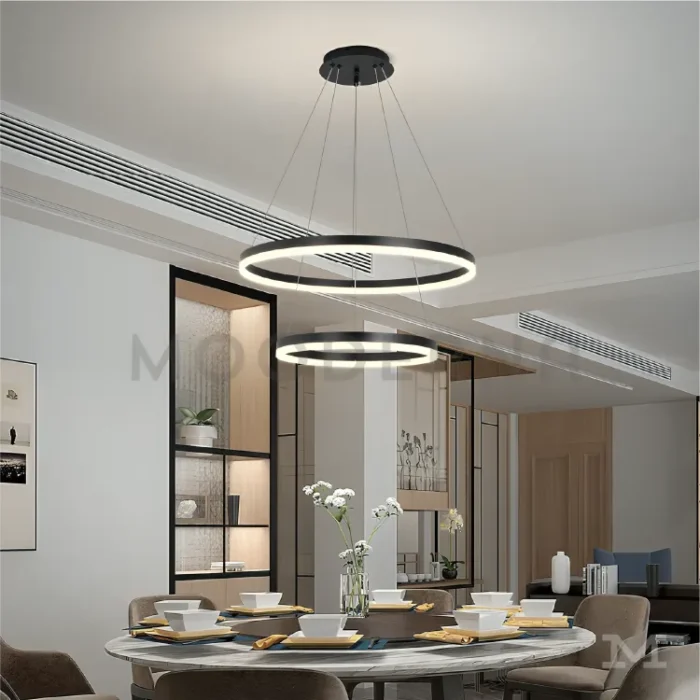Comedor elegante con luminaria Billy Black colgante.