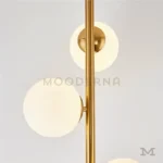 Detalle cercano de la lámpara Darla mostrando acabado satinado.