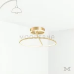 Luminaria Akira Gold con fondo blanco y forma circular flotante.