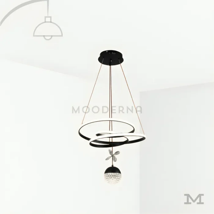 Luminaria Madie Black colgante con diseño moderno sobre fondo blanco.
