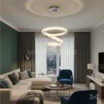 Colocada en sala amplia con muebles neutros.