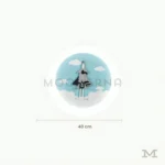 Luminaria Endeavour con medidas técnicas visibles. Muestra el diámetro real de 40 cm y altura de 10 cm, ideal para planificar la instalación en dormitorios o espacios pequeños. Su perfil compacto se adapta a techos bajos y proporciona iluminación uniforme sin reflejos.