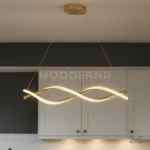 Detalle del cuerpo ondulado de la luminaria Fany Gold mostrando textura y acabado