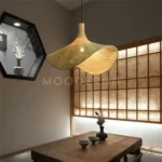 Mabel Gold iluminando comedor moderno