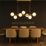 Luminaria con forma lineal suspendida sobre mesa rectangular en comedor amplio