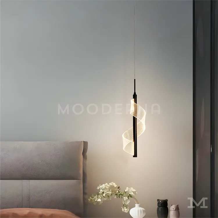 Iluminación sobre cama matrimonial con diseño vertical Lunisse instalada en habitación decorada con cuadros verdes