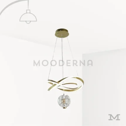Luminaria Calix Gold sobre fondo blanco con diseño moderno en forma de cinta dorada suspendida. Fabricada en aluminio y acrílico con luz LED integrada, combina elegancia y estilo contemporáneo, ideal para iluminar y decorar espacios sofisticados del hogar.