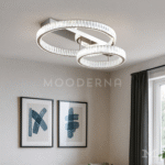 Luminaria Annelie Platinum instalada en un ambiente moderno con decoración clara. Su luz LED de 40W ofrece una iluminación eficiente, resaltando sus aros cromados que añaden un toque de lujo al espacio.