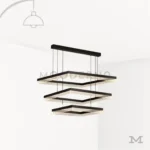 Luminaria Amelie Black sobre fondo blanco con diseño geométrico de tres niveles cuadrados suspendidos. Fabricada en aluminio y acrílico con luz LED integrada, combina elegancia y modernidad, ideal para ambientes amplios y contemporáneos.