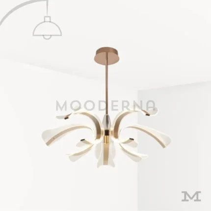 Luminaria Thea Gold sobre fondo blanco con diseño elegante de brazos curvos y acabado dorado satinado. Fabricada en aluminio y acrílico con luz LED integrada, combina estilo clásico y moderno, ideal para realzar comedores o salas con decoración sofisticada.