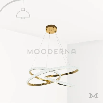 Luminaria Avéne Gold sobre fondo blanco con diseño circular suspendido en acabado dorado satinado. Fabricada en aluminio y acrílico con luz LED integrada, combina elegancia moderna con un estilo liviano y sofisticado. Ideal para presentar el producto de forma profesional en la página web.