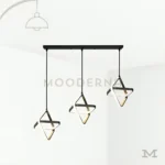 Valeria Black en fondo blanco, mostrando su diseño geométrico colgante con estructura negra mate y detalles en luz LED integrada, ideal para espacios modernos y elegantes.