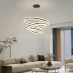 Detalle de Helena Black instalada, mostrando la caída escalonada de los aros y el acabado en aluminio y acrílico con LED integrado.