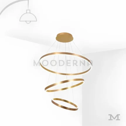 Helena Gold en fondo blanco, mostrando su diseño de anillos suspendidos en acabado dorado satinado con un estilo moderno y sofisticado.