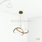 Fiore Gold en fondo blanco mostrando su diseño moderno en acabado dorado satinado, con aros LED decorativos y estructura limpia ideal para interiores elegantes.