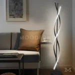 Livana Black en una segunda sala, mostrando cómo se integra perfectamente en espacios minimalistas, resaltando paredes, cuadros o muebles sin recargar el ambiente.