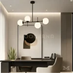 Sabina Black instalada en sala, funcionando como punto focal decorativo y aportando iluminación ambiental cálida y acogedora.