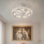 Karinna White en sala, destacando su integración estética en el espacio.