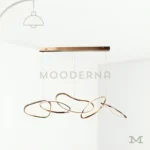 Nova Gold en fondo blanco, mostrando su diseño orgánico ondulado con acabado dorado satinado y estructura LED integrada.