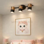 Noeimira Black and Gold en baño, resaltando el contraste entre el negro mate y el dorado.