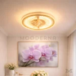 Anny Gold instalada en sala moderna, proporcionando iluminación uniforme y ventilación silenciosa.