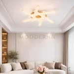 Lily Gold en sala, creando una atmósfera moderna y sofisticada.