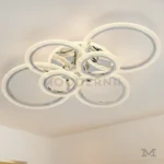 Detalle cercano de Tyra Platinum, mostrando el acabado satinado y difusor acrílico integrado.