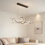 Rose Black en sala mostrando su iluminación ambiental y estilo moderno.