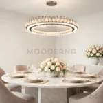 Nuria Platinum Crystal instalada en comedor, resaltando la mesa central con iluminación sofisticada.