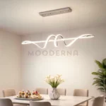 Rose Platinum instalada en comedor, aportando iluminación uniforme con un diseño moderno y llamativo.