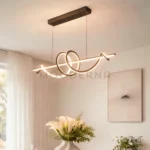 Rose Black en sala desde otro ángulo, resaltando su forma ondulada y presencia visual.