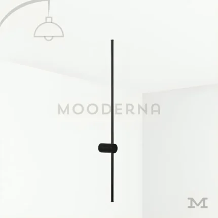 Adriany Black recargable en fondo blanco, mostrando su diseño minimalista vertical en color negro.