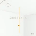 Adriany Gold recargable en fondo blanco, mostrando su diseño vertical elegante en acabado dorado moderno.