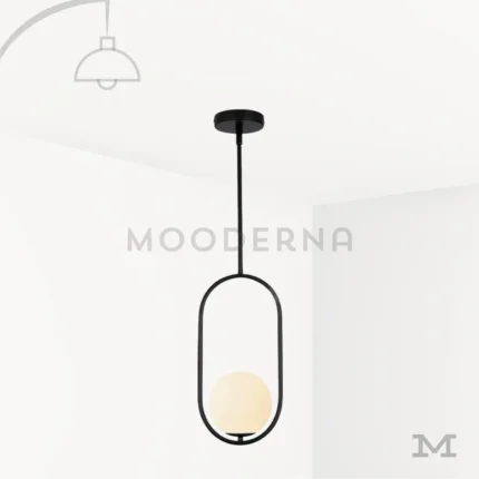 Lámpara colgante Harriet Black de estructura ovalada negra con esfera luminosa sobre fondo blanco.