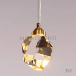 Lámpara colgante de cristal Candela Gold encendida con reflejos dorados de luz cálida