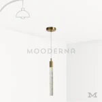 Lámpara colgante LED Misaki Gold dorada con diseño cilíndrico y difusor de efecto cristal burbuja.