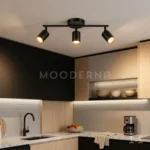 Luminaria Leila Black de tres focos LED instalada en una cocina moderna con muebles negros y madera.